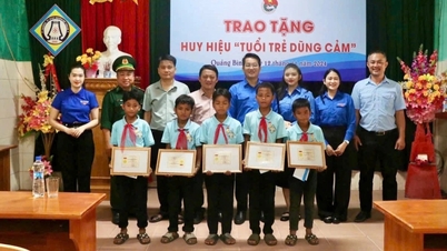 5 secondary school students who saved a drowning person were awarded the Brave Youth Badge.