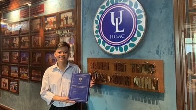 Overcoming adversity, the young man decided to study law well to protect his mother.