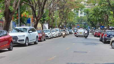 Why do many people drive cars to draw lots to buy social housing?