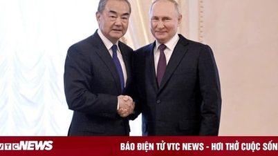 Tổng thống Putin tiếp Ngoại trưởng Trung Quốc