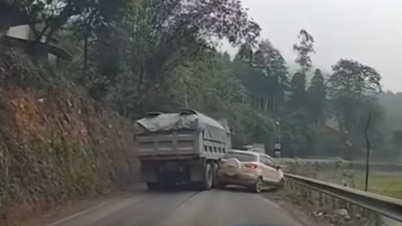 Dump truck weaves recklessly, pushes car almost into field