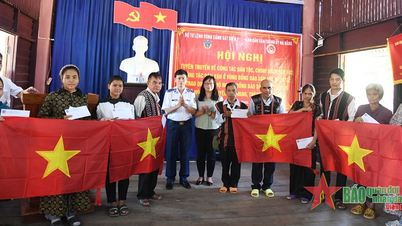 ឆ្មាំឆ្នេរសមុទ្រជាមួយជនរួមជាតិ ជាតិសាសន៍ និងសាសនា