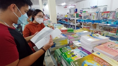 Giá sách giáo khoa mới lớp 4, 8, 11 cao hơn 2