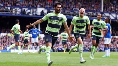 Man City hơn Arsenal bốn điểm