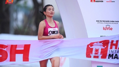 La « fille en or » Nguyen Thi Oanh bat le record national de la distance de 42 km