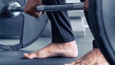Đi chân trần khi tập gym có gây hại không?