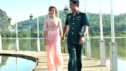ស្វែងរក "សួនផ្កាកុលាបជាមួយផ្លូវ ... "