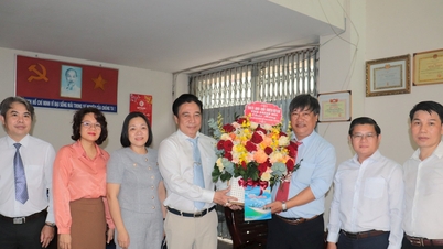 ថ្នាក់ដឹកនាំខេត្ត Khanh Hoa ធ្វើទស្សនកិច្ច និងអបអរសាទរការិយាល័យកាសែត Dai Doan Ket នៅទីក្រុង Nha Trang