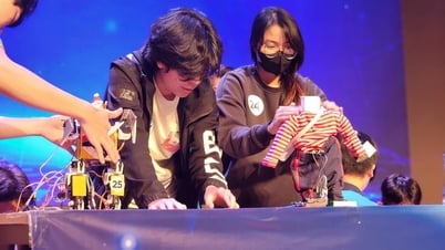 30 student teams compete in the Dancing robot competition