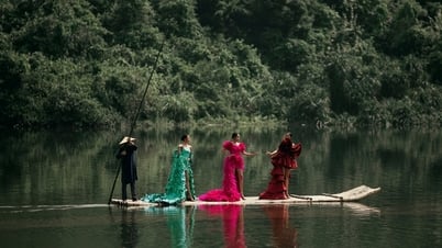 H'Hen Nie, Ngoc Chau, Xuan Hanh ជិះក្បូនទៅដើរលេងក្នុងកម្មវិធី Le Thanh Hoa