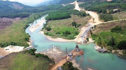 Quang Nam se desenvolve sincronizadamente entre as regiões Leste e Oeste