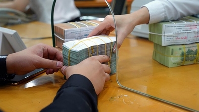 ធនាគារចេញពីបន្ទប់ឥណទាន?
