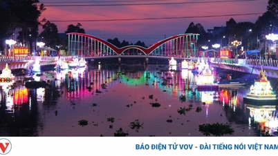 ទូក Loi Protip និងទូកខ្មែរ Ca Hau នៅទន្លេ Maspero