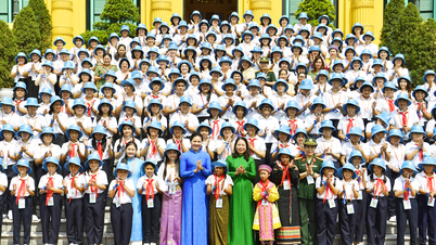 Phó chủ tịch nước Võ Thị Ánh Xuân gặp mặt Đoàn đại biểu dự Trại hè “Hoa hướng dương”