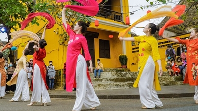 ក្បួនដង្ហែរវប្បធម៌ និងសិល្បៈនៅតាមដងផ្លូវជាច្រើនក្នុងទីក្រុង Hoi An