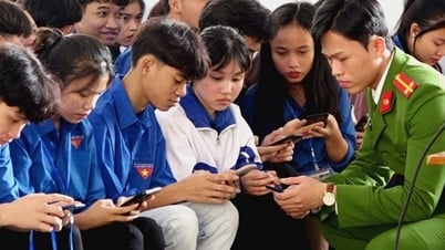 Nâng cao nhận thức để thúc đẩy chuyển đổi số toàn diện