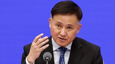 China launches series of drastic measures to restore economy