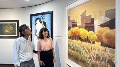 បើកការតាំងពិព័រណ៍សិល្បៈ "ព្រះអាទិត្យខែមេសា"