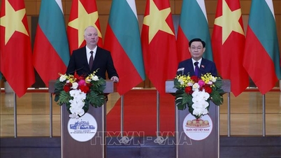 Chủ tịch Quốc hội Vương Đình Huệ và Chủ tịch Quốc hội Bulgaria gặp gỡ báo chí thông báo kết quả hội đàm