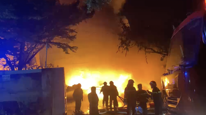 2,000 m2 wood workshop burned fiercely
