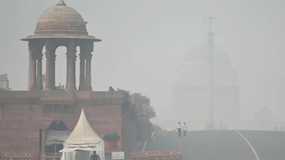 Khói bụi bao trùm, thủ đô New Delhi "mờ ảo" trong không khí ô nhiễm