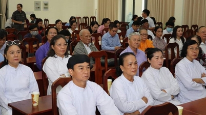 មន្ត្រីជួរមុខស្តាប់ការណែនាំការងាររបស់អគ្គលេខាបក្ស Nguyen Phu Trong