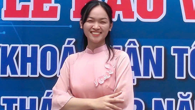 Valedictorian និងអំណោយសម្រាប់ម្តាយដែលបានស្លាប់របស់គាត់។
