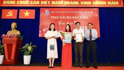 សមាគម​អ្នកកាសែត​ទីក្រុង​ហូជីមិញ​ផ្តល់​ពានរង្វាន់​គម្រប​កាសែត​និទាឃរដូវ​ទីក្រុង​ហូជីមិញ​ឆ្នាំ​២០២៤