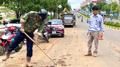 Nghề đội nắng, dầm mưa, "đánh bóng" mặt đường