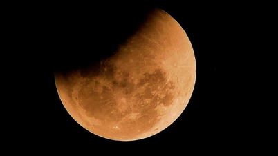Opportunity to observe partial lunar eclipse