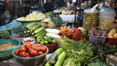 Hậu bão Yagi, hàng hóa thiết yếu giá ‘loạn cào cào’, bà nội trợ xót xa
