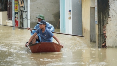 The water level of Chu and Ma rivers suddenly rose, Thanh Hoa issued an order to evacuate people in 2 wards of the city.