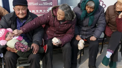 China promotes elderly care system