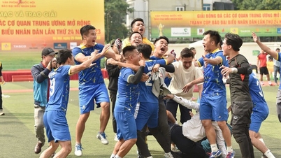 Le tournoi de football de la Coupe des journaux du peuple a trouvé son champion.
