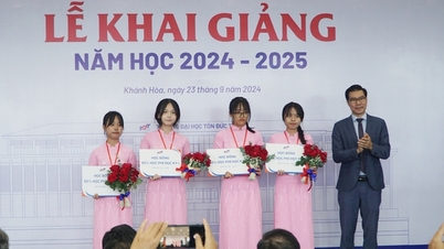 Trường ĐH ký kết hợp tác với doanh nghiệp trong lễ khai giảng