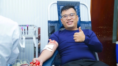Những người là "ngân hàng máu sống" vượt đêm tối đi cứu người