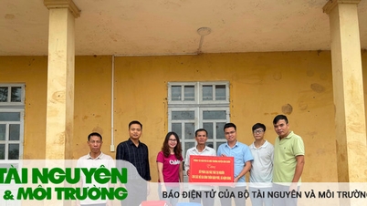 Hỗ trợ 40 thùng phân loại rác thải cho người dân Nậm Búng