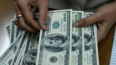 Bản tin tài chính sáng 6/1/2024: Giá vàng giảm, dầu và USD tăng