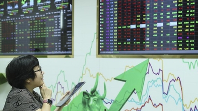 Dòng tiền vào ồ ạt, VN-Index bứt phá lên 1.270 điểm