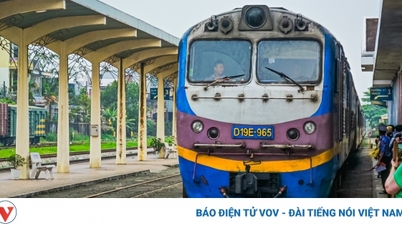 Tourist train connecting Hue