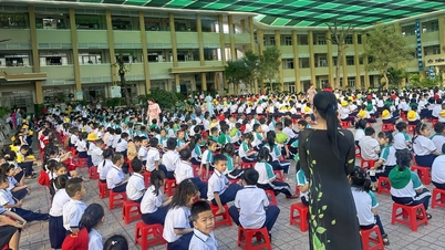 គ្រូ​ចូល​រួម​ថវិកា​សាងសង់​ដំបូល​សិស្ស
