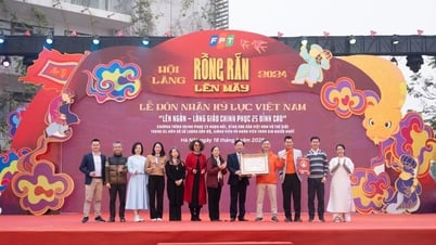 FPT Education spreads corporate culture through Vietnam's mountain climbing record