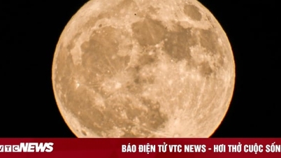 Supermoon shines in Hanoi sky