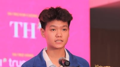 'ឯកអគ្គរដ្ឋទូតកីឡាសាលា' ប្រកួតប្រជែងដោយអស់ពីកម្លាំងរបស់គាត់ដើម្បីសិរីរុងរឿងនៃមាតុភូមិ