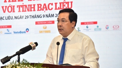 Báo Pháp Luật TP.HCM trao hàng trăm phần quà đến ngư dân và học sinh tại Bạc Liêu