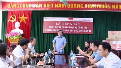 Tiếp nhận thiết bị văn phòng phục vụ công tác khám chữa bệnh, chăm sóc sức khỏe cán bộ
