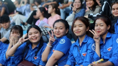 Sân ĐH Nha Trang ken cứng cổ động viên, điều tuyệt vời chưa từng có tiền lệ