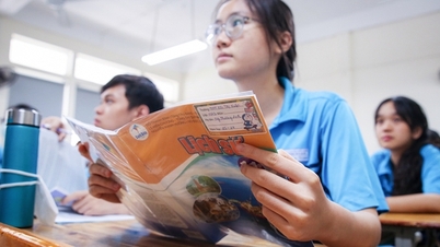 Chương trình môn sử có nặng khi chuyển từ lựa chọn thành bắt buộc ?