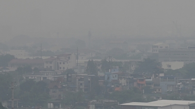 Volcano brings ash to capital Manila, people warned not to go outside