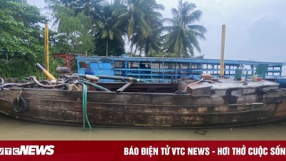 ឃាត់ខ្លួន​ចោរ​បូម​ខ្សាច់​២​នាក់​ដែល​បើក​ទូក​គេច​ខ្លួន​បណ្តាល​ឲ្យ​បាក់ជើង​មេ​ប៉ូលិស​ខេត្ត​វិញ​ឡុង​។